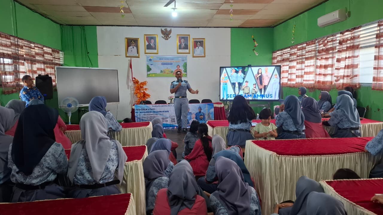 Sosialisasi dari Akademi Maritim Nusantara Banjarmasin di SMA Negeri 1 Kapuas Barat
